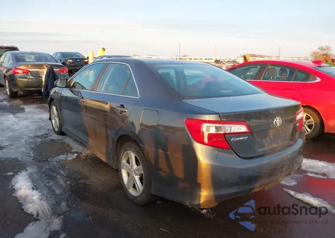 2014 Toyota Camry Se z USA, uszkodzony, nr VIN 4T1BF1FK7EU745121